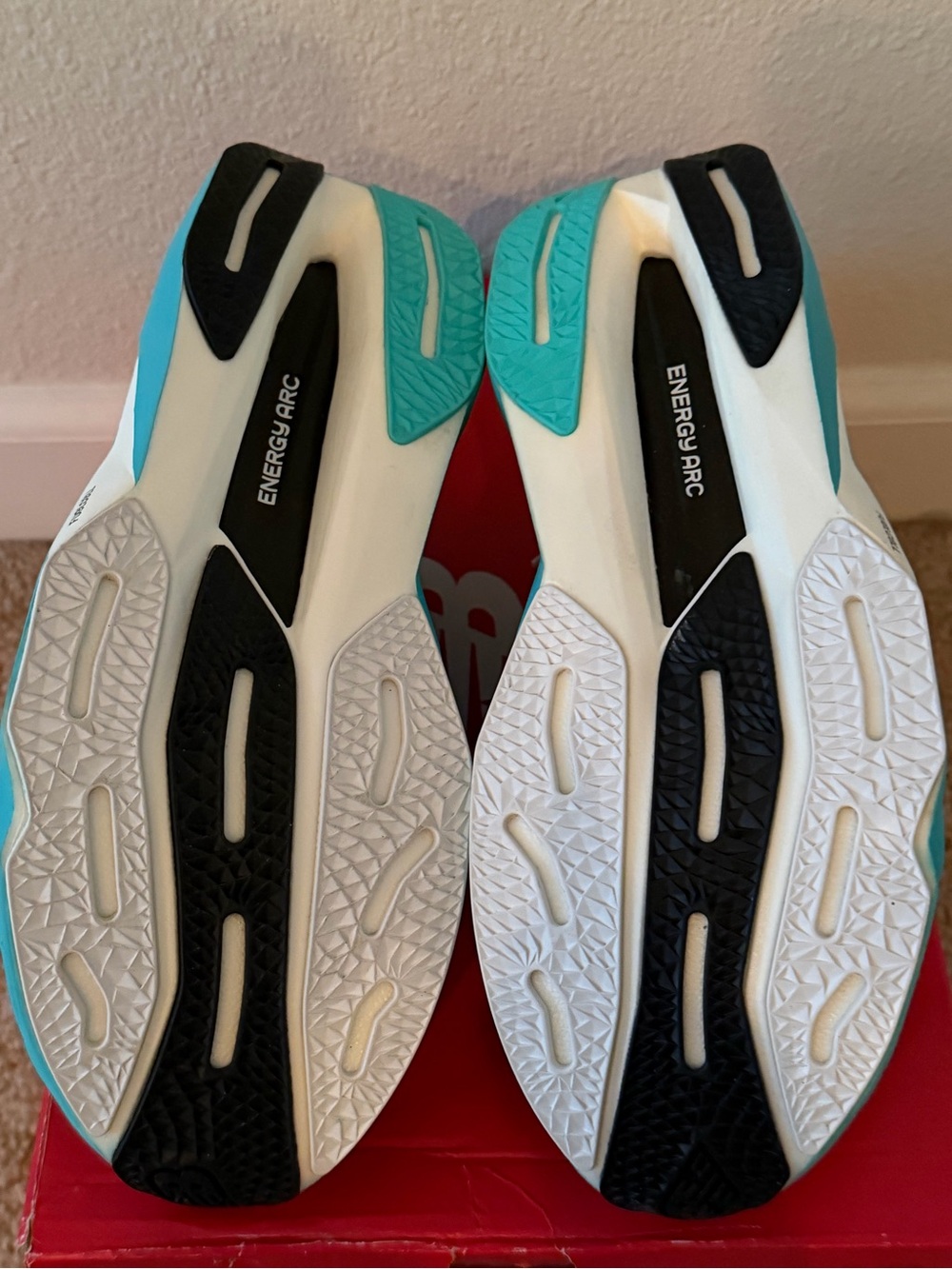 Women’s New Balance FuelCell SuperComp Elite v4; Aqua/ White, Size 10M - Picture 3 of 8